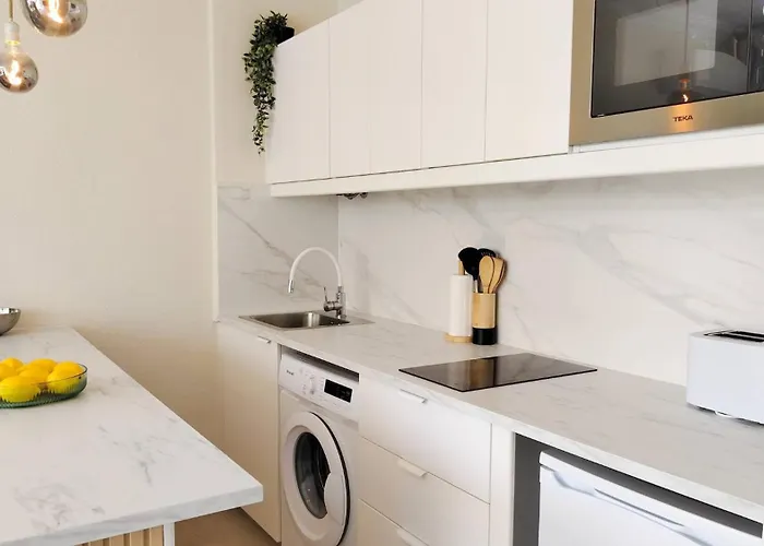 Close To * 普拉亚戴尔雷安格莱斯